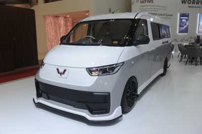 GIIAS 2025: Modifikasi MPV Listrik Wuling jadi Super Mewah